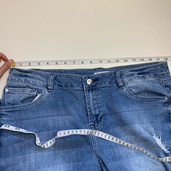 Kenzie Jeans Distressed cropped pants - Picture 4 of 8